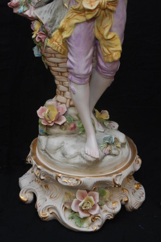 PR LARGE VINTAGE CAPODIMONTE LAMPS Lot 164