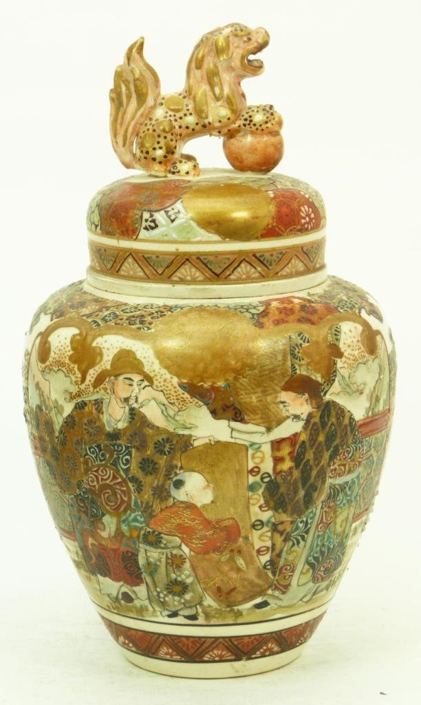 ANTIQUE SATSUMA COVERED GINGER JAR: ANTIQUE SATSUMA COVERED GINGER JAR Early 20th century. With foo dog on top. Stands 8" tall (20.32cm). Total weight 570g