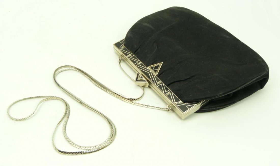 JUDITH LEIBER ART DECO STYLE PURSE: JUDITH LEIBER ART DECO STYLE PURSE Onyx framed signed Judith Leiber to inside. Measures 7" across (17.78cm). Total weight 263g