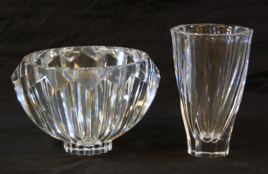 2 PCS HEAVY ORREFORS SIGNED CRYSTAL: 2 PCS HEAVY ORREFORS SIGNED CRYSTAL Consisting of large heavy center bowl 10" wide (25.40cm) x 6-1/2" tall (16.51cm) along with a heavy vase 8" tall (20.32cm). Total weight 8400g