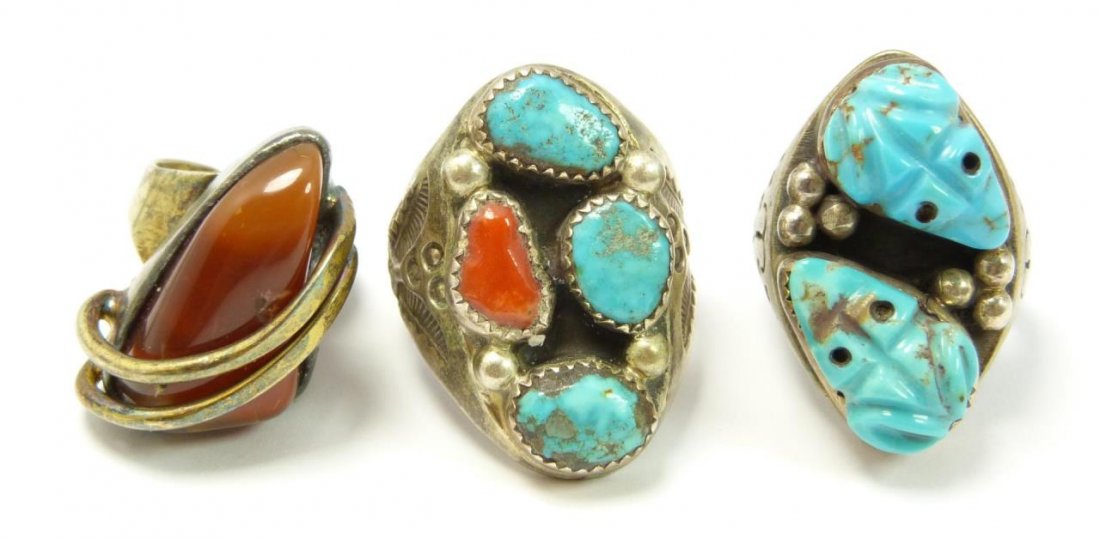 3 VINTAGE SILVER & GEMSTONES HEAVY RINGS: 3 VINTAGE SILVER & GEMSTONES HEAVY RINGS One being turquoise frogs, turquoise & coral the 3 carnelian. Size between 10-13. Total weight 76g