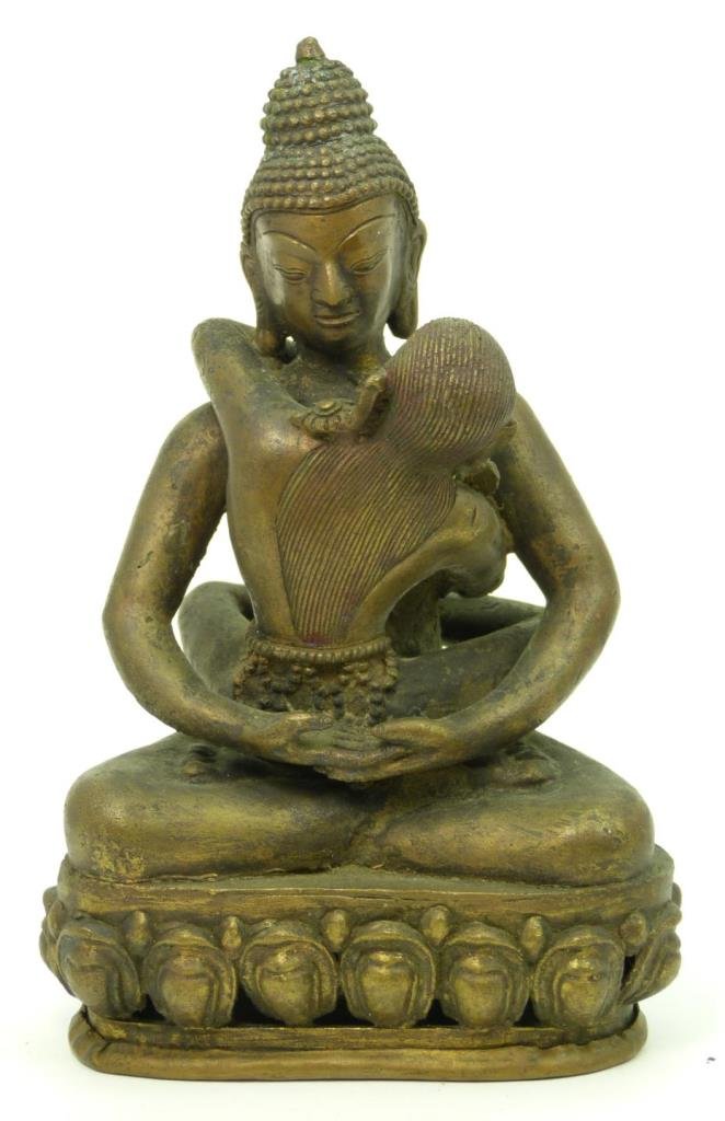 ANTIQUE THAI BRONZE BUDDHA WITH WOMEN: ANTIQUE THAI BRONZE BUDDHA WITH WOMEN Early 19th century. Measures 8" tall (20.32cm). Original patina. Total weight 1728g