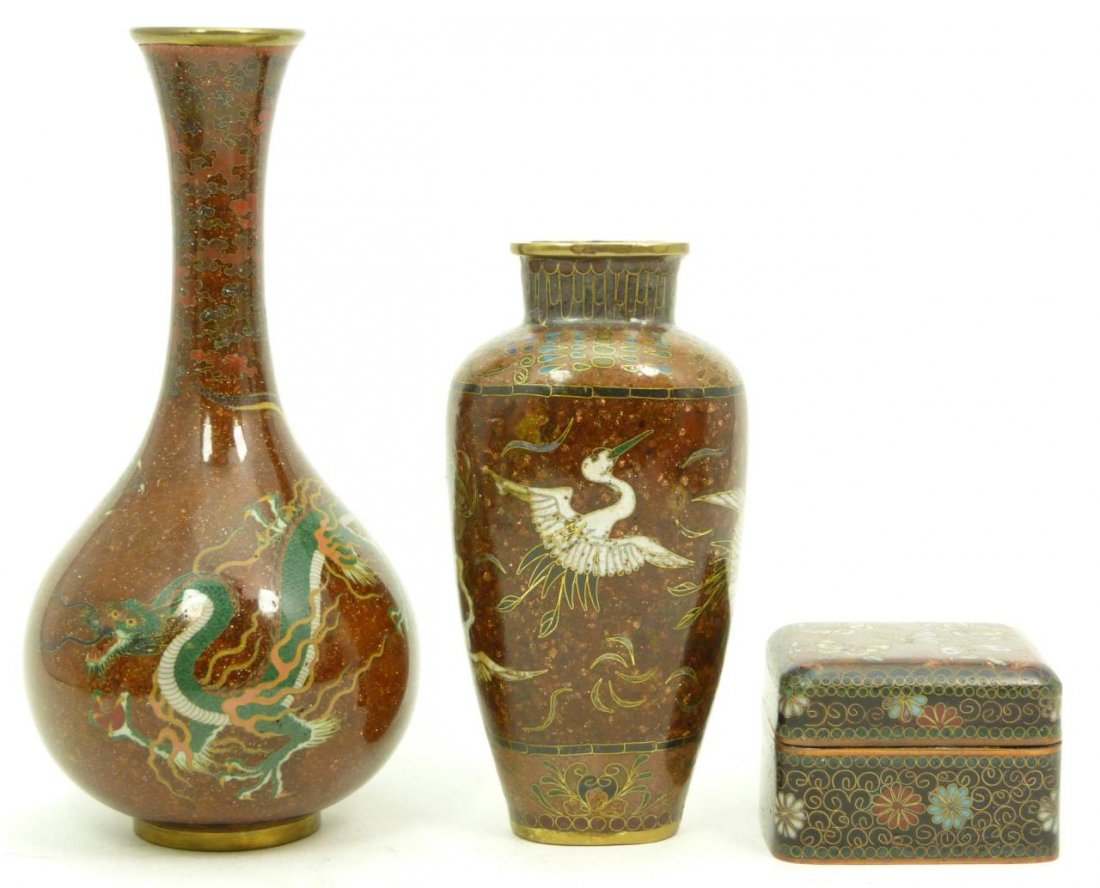 3 CLOISONNE DECORATIVE OBJECTS: 3 CLOISONNE DECORATIVE OBJECTS Consisting of an 6" bud vase (15.24cm), 4-1/2" vase (11.43cm) and a small covered box with butterflies. Total weight 364g