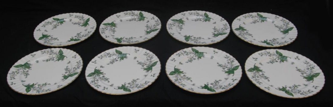8 ROYAL WORCESTER DINNER PLATES VALENCIA STYLE: 8 ROYAL WORCESTER DINNER PLATES VALENCIA STYLE Each measures 10-1/4" diameter (26.03cm). Total weight 5032g