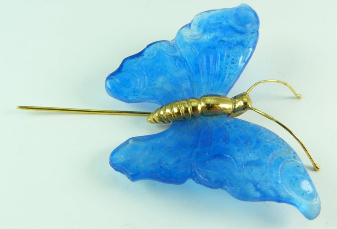 DAUM PATE DE VERRE CRYSTAL BUTTERFLY PIN: A rare Daum Pate de Verrre blue crystal butterfly pin. Signed Daum France. Measures 3" Length (7.62cm) x 2" Width (5.08cm). Total weight 19.8 Grams.