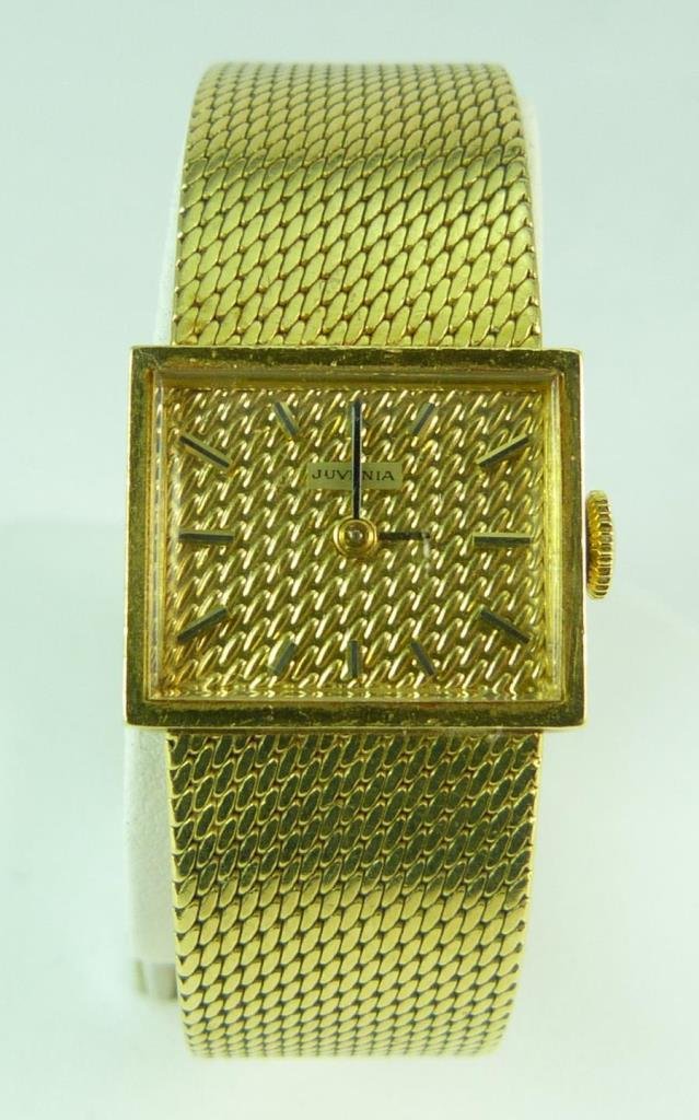 VINTAGE JUVENIA 18KT YELLOW GOLD WATCH & BAND: Vintage Juvenia 18kt yellow gold watch and band. Measures 7" Length (17.78cm). Total weight 28dwt.