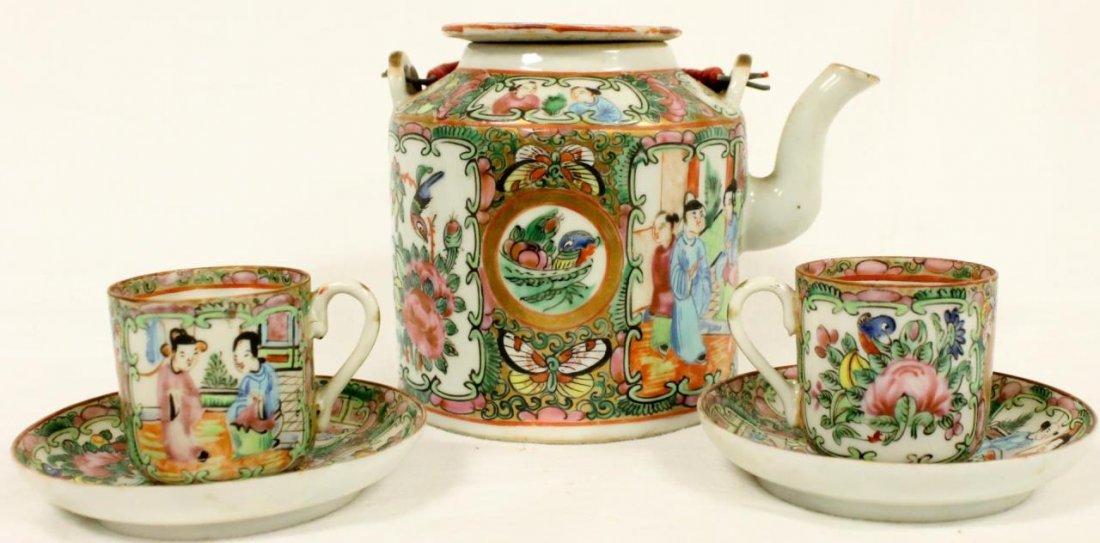 ANTIQUE ROSE MEDALLION TEA SET IN FITTED BASKET: Antique Chinese hand painted enameled Rose Medallion 5 piece tea set. Set includes covered teapot, 2 tea cups and 2 saucers. Includes fitted wicker basket. Probably late Qing to Republic period. Overa