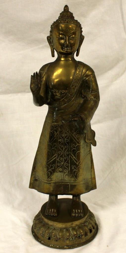 ANTIQUE THAI BRONZE BUDDHA: Antique Chinese bronze sculpture of a Thai Buddha. Measures 17 1/2" Tall (44.5cm) Mid 19th century. Total weight 3kg.