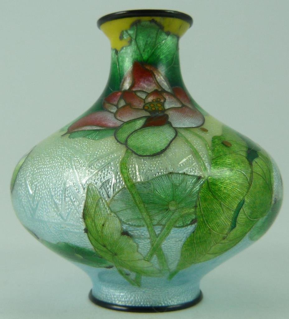 JAPANESE ANTIQUE GUILLOCHE VASE: Antique Japanese Guilloche vase with blue and red floral design on a light lavender ground. Measures 2 3/4" (6.985cm) Height. Total weight 73g.