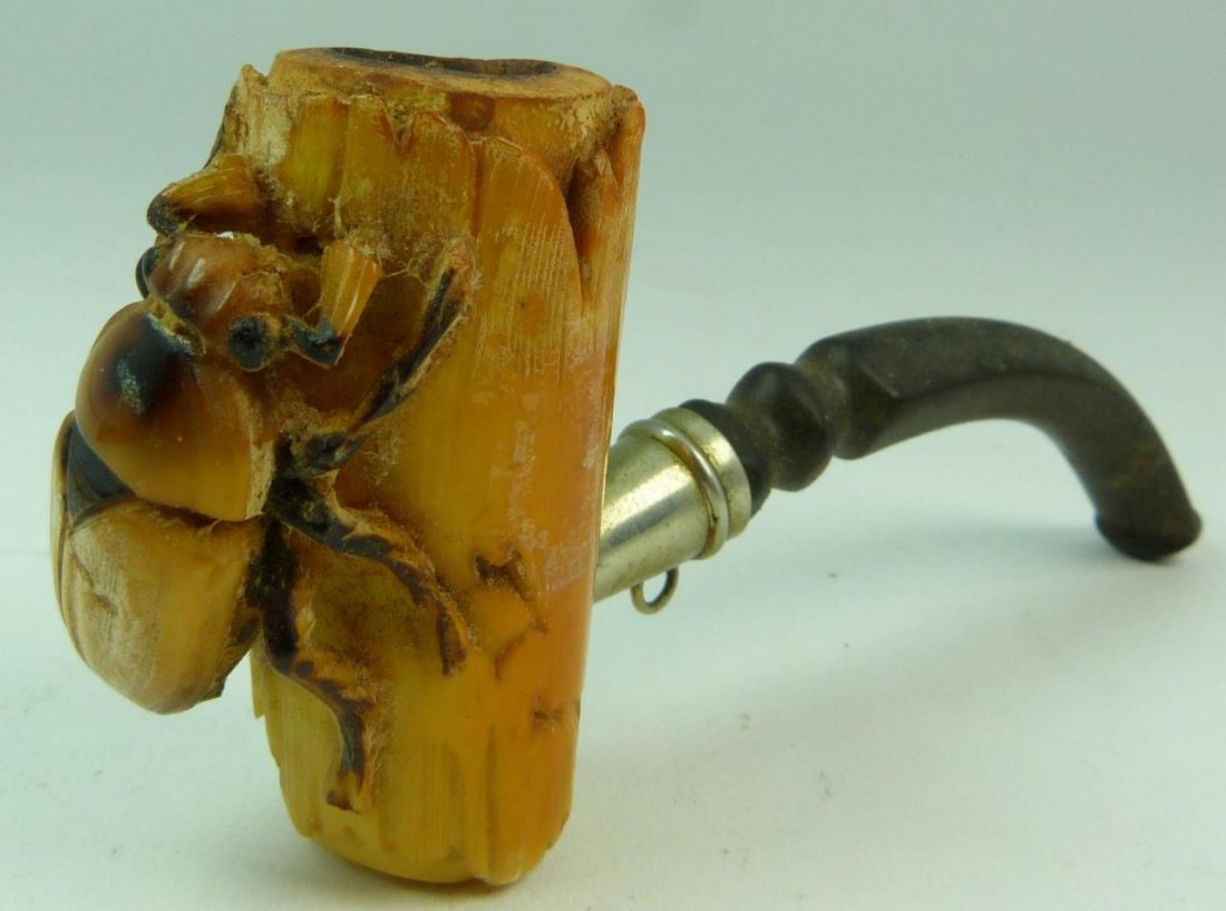 ANTIQUE CARVED MEERSCHAUM PIPE WITH A BEETLE: Antique carved Meerschaum pipe with a beetle. Measures approx 2" (10.16cm) Length + 3" bakelite mouthpiece and a silver band. Total approx weight 22g.