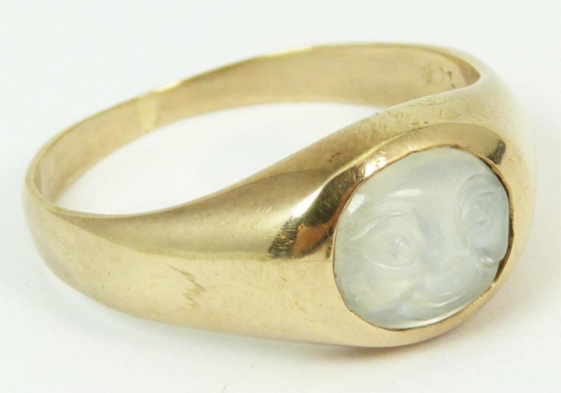 14KT WHITE GOLD INTAGLIO CUT MOON STONE RING: 14kt white gold Intaglio cut ring features the image of the man in the moon. Ladies size 6 1/2. Total approx weight 2.6dwt.