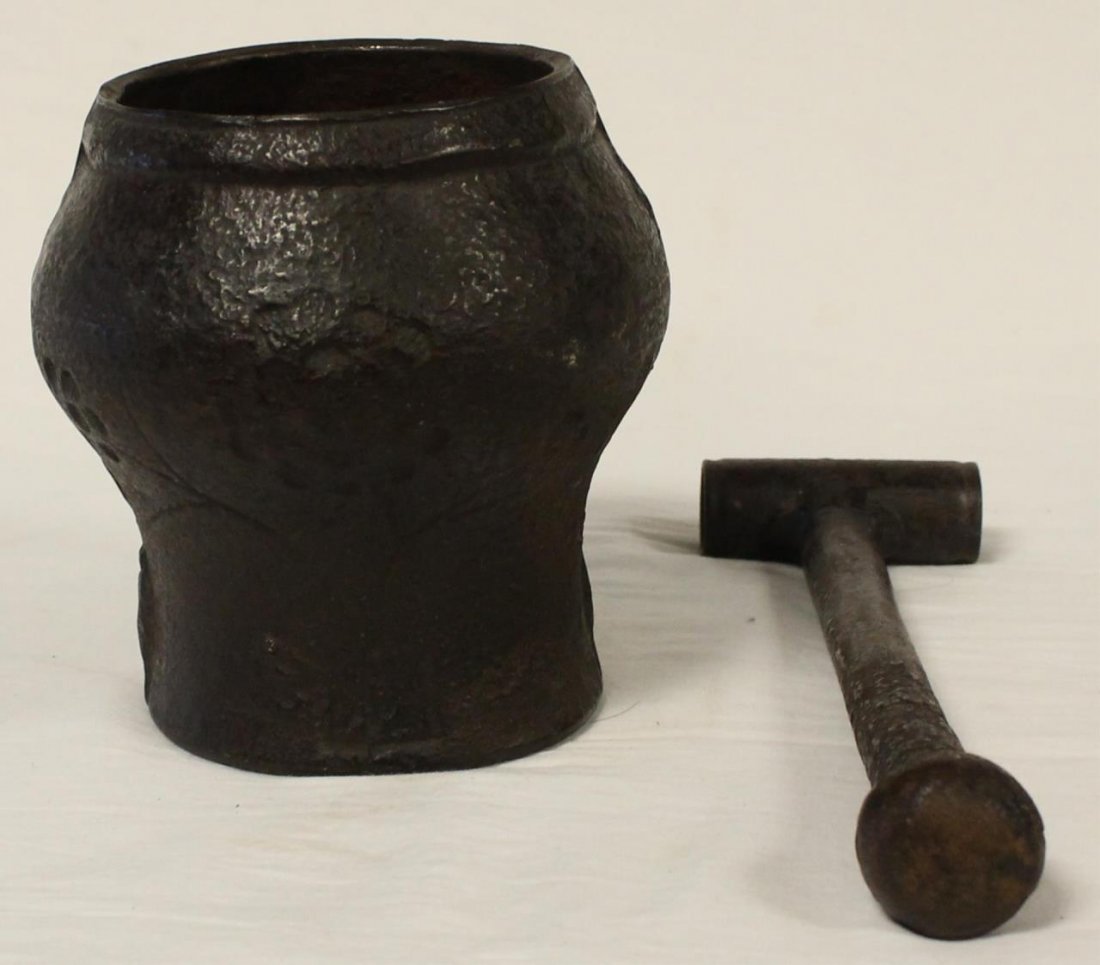 PRIMITIVE IRON MORTAR & PESTLE: Likely to be forged in the 15th or 16th century. Mortar measures 7 1/2" (19.05cm) Height. Pestle measures 12" (30.48cm) Length. Total approx weight 5.5kg.