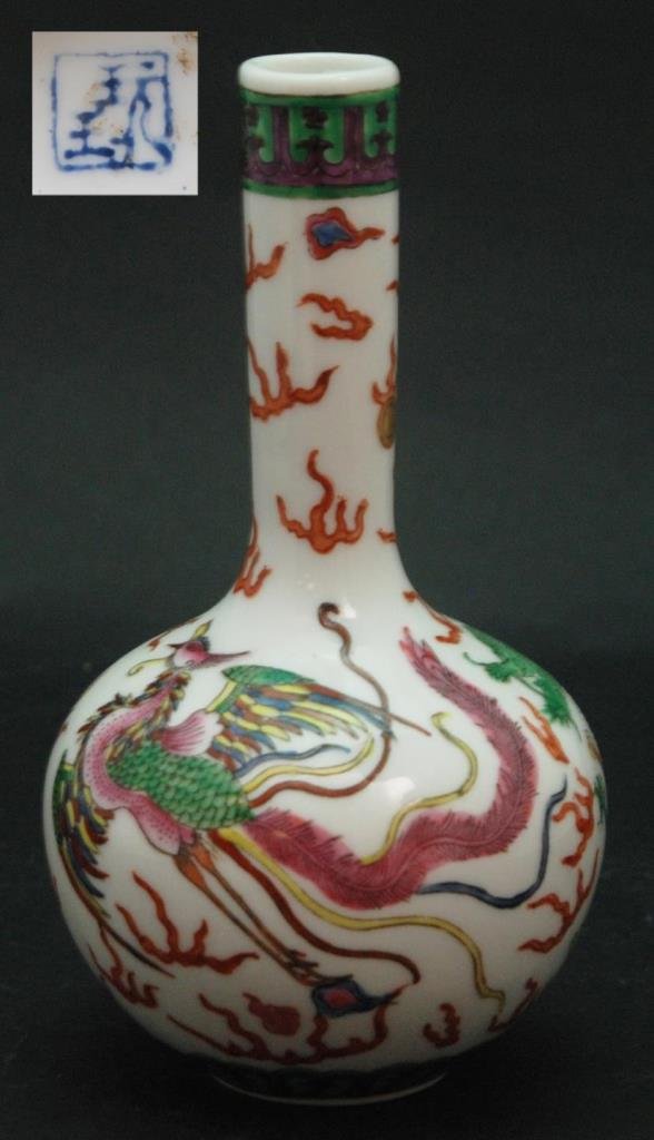 CHINESE WANYU FAMILLE ROSE PORCELAIN BOTTLE VASE: Chinese hand painted Famille Rose enameled dragon and phoenix bottle form vase. Vividly and very nicely painted throughout. Bottom holds blue Wanyu kiln mark, 19th/20th century. Measures approx. 6 1/8