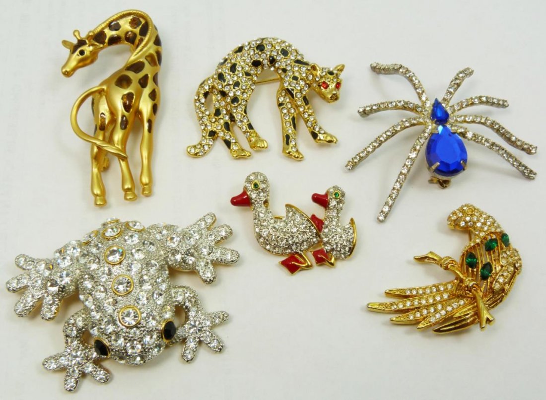 LOT OF SEVEN PIECES OF COSTUME ANIMAL JEWELRY (1 of 8)