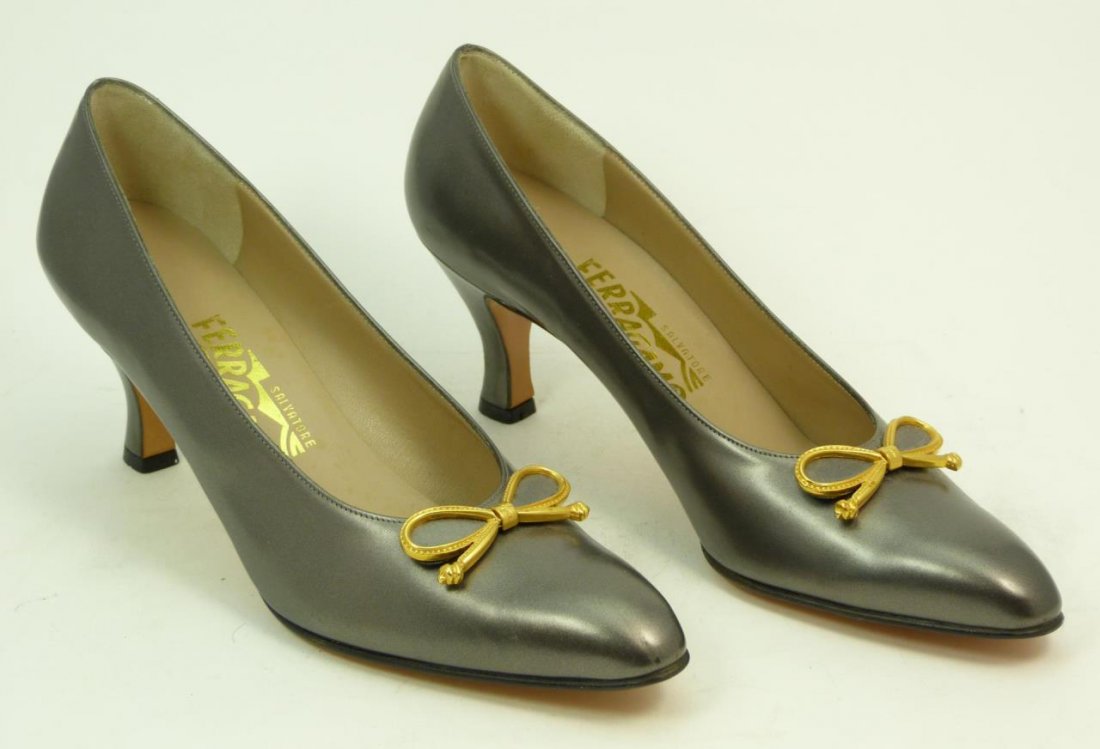 SALVATORE FERRAGAMO ITALIAN LEATHER HEALED SHOES: A pair of grey leather with gold tone bow healed shoes by Italian designer Salvatore Ferragamo. Ladies size 9. Total approx. weight 387g.