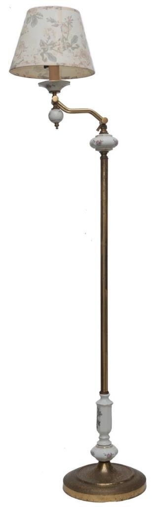 VINTAGE BRASS & PORCELAIN ADJUSTABLE ORGAN LAMP (1 of 7)