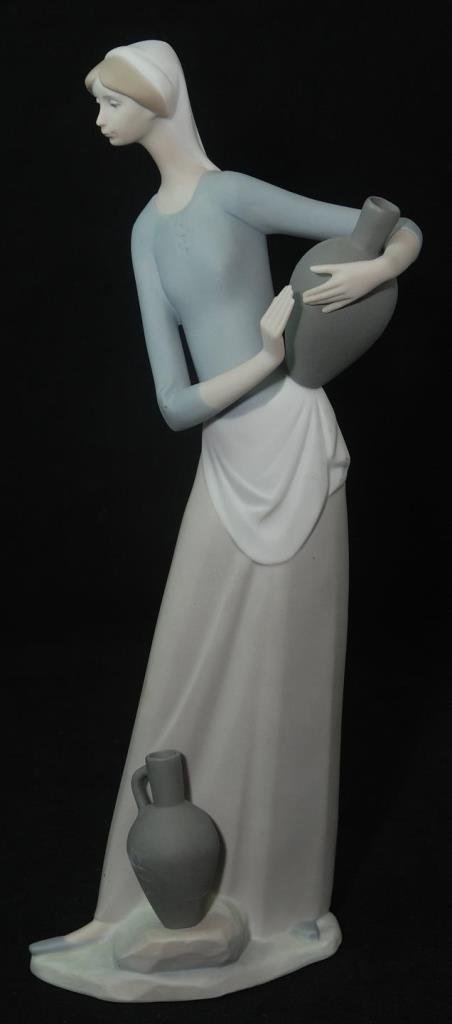 LLADRO PORCELAIN FIGURE "GIRL WITH JUGS" 4875 (1 of 6)
