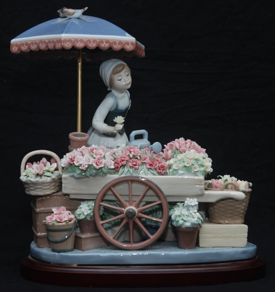 LLADRO FIGURE 'FLOWERS OF THE SEASON' 1454 w BOX (1 of 6)