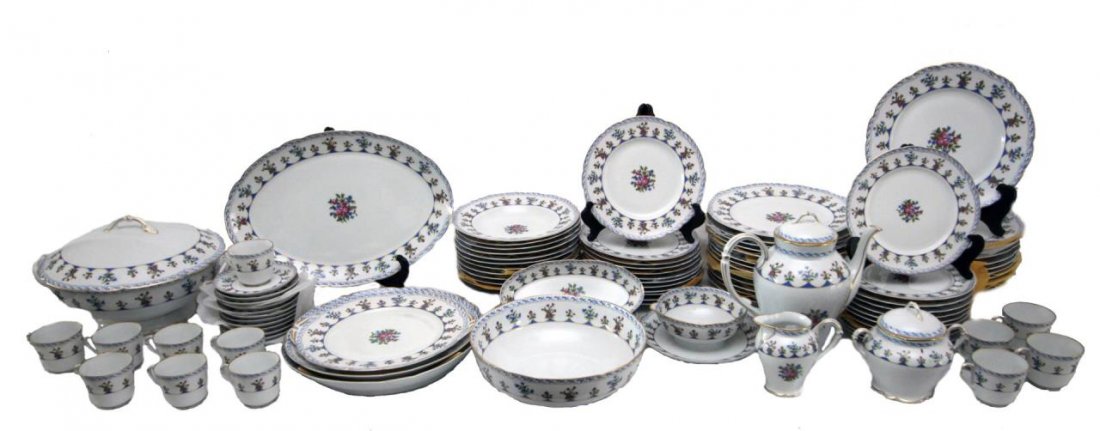 94pc B & Co LIMOGES 'CHATEAUBRIAND' CHINA SET: A 94 piece L. Bernardaud & Company Limoges French porcelain China set with serving pieces in the 'Chateaubriand' pattern. Set includes 23 dinner plates (10 3/8" / 10cm), 12 salad plates (8 1/2" / 22cm