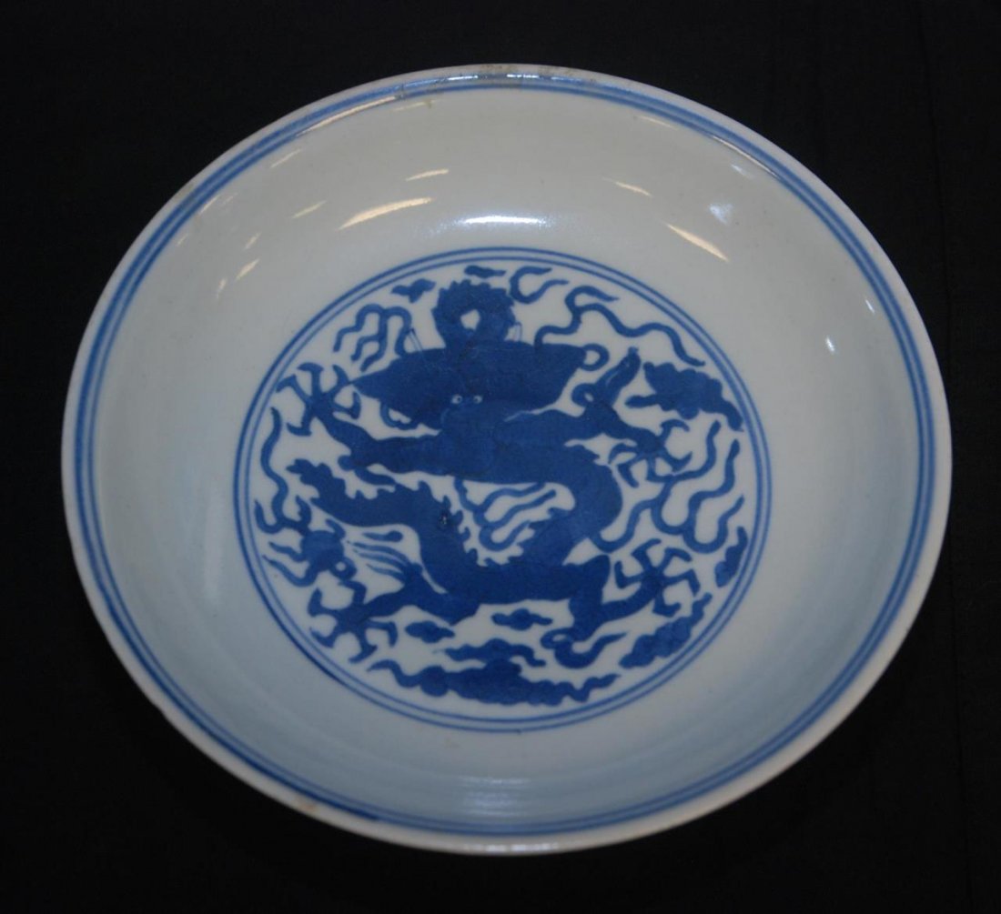CHINESE BLUE & WHITE DRAGON PLATE: CHINESE BLUE & WHITE DRAGON PLATE Wan li mark to base. Measures 1-5/8" tall (4.12cm) x 7-1/4" wide (17.78cm). Total weight 266.7g