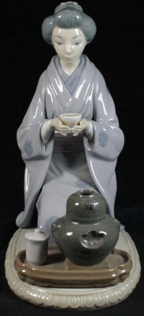 LLADRO RETIRED FIGURINE #5122 "AUGUST MOON" (1 of 9)