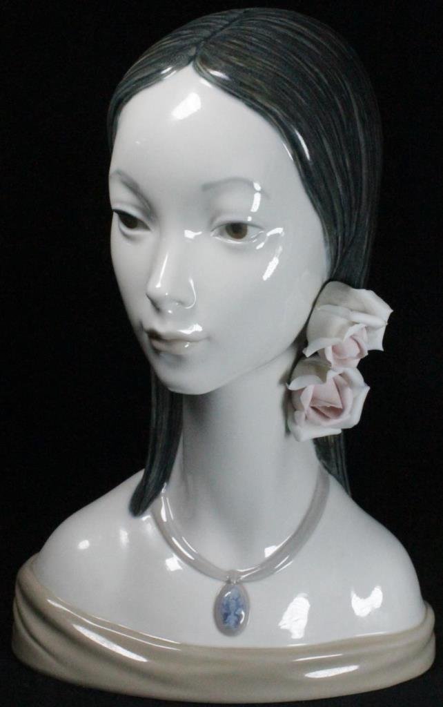LARGE LLADRO PORCELAIN BUST OF WOMEN (1 of 10)