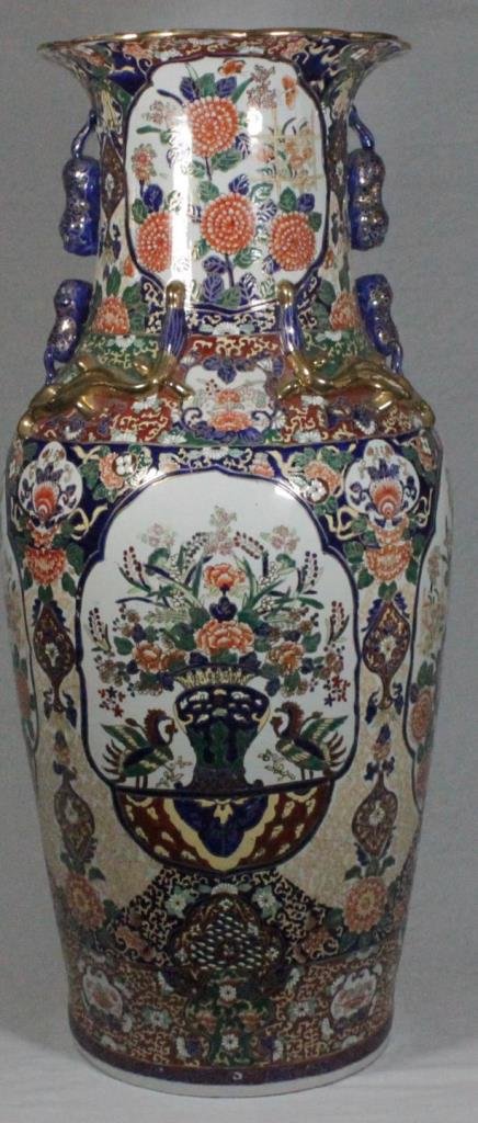 LARGE CHINESE IMARI STYLE FLOOR VASE (1 of 8)
