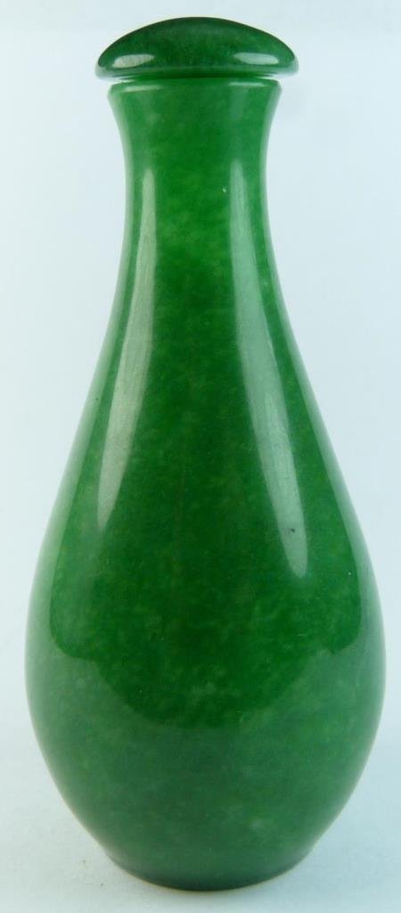 CHINESE GREEN JADEITE SNUFF BOTTLE w STOPPER (1 of 6)