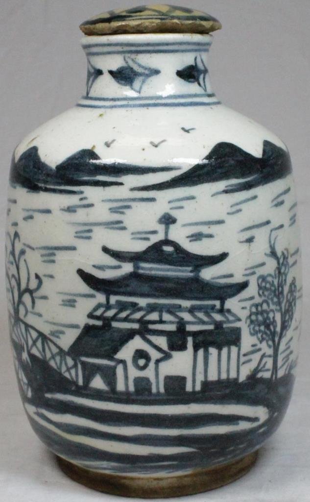 ANTIQUE BLUE & WHITE CHINESE LIDDED JUG (1 of 9)
