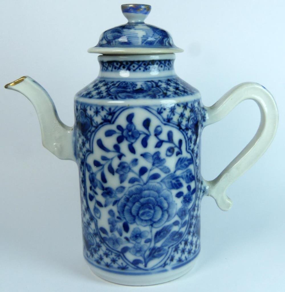 CHINESE MING PERIOD BLUE & WHITE TEAPOT (1 of 7)