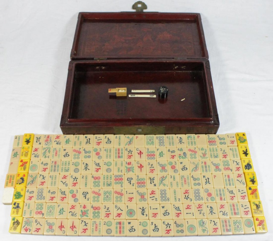 VINTAGE BAKELITE MAHJONG SET IN LACQUERED BOX (1 of 10)