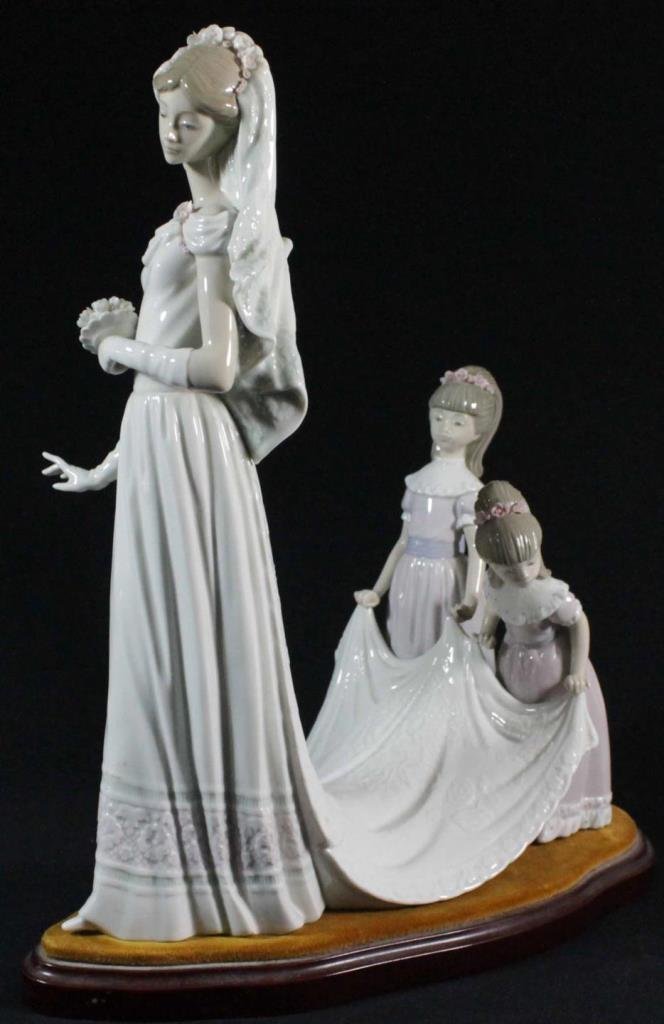 LLADRO FIGURE 'HERE COMES THE BRIDE' 1446 (1 of 10)
