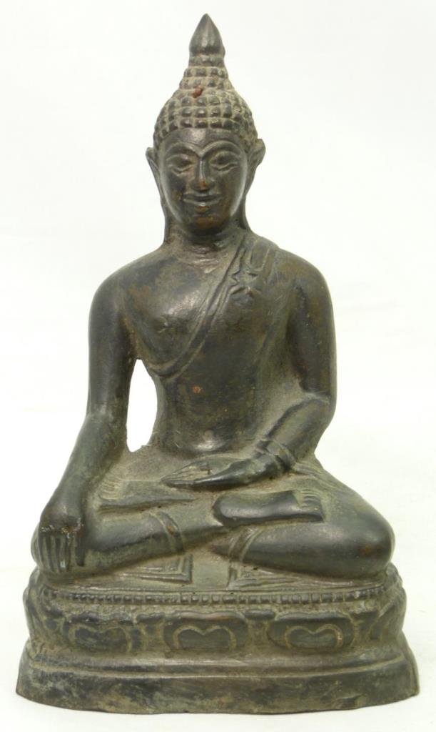 THAI BRONZE SCULPTURE OF SEATED BUDDHA: Antique Thai bronze sculpture depicting a seated Buddha on stylized lotus blossom throne. 18th/19th century. Measures approx. 5 1/2" height x 3 1/2" width (14cm x 8.9cm). Total weight approx. 368 gram