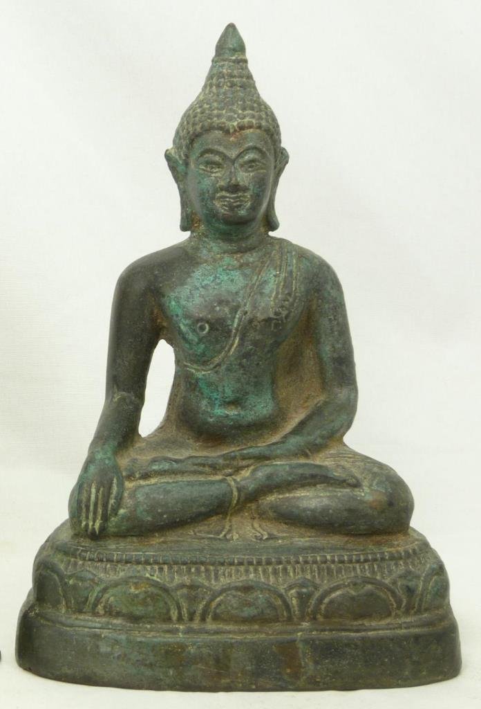 ANTIQUE THAI BRONZE SEATED BUDDHA SCULPTURE: Antique Thai bronze sculpture depicting a seated Buddha. Circa 18th/19th century. Measures approx. 6 1/2" height x 4 1/2" width (42cm x 11.4cm). Total weight approx. 737 grams.