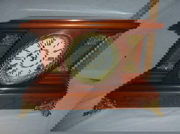 Mahogany Case w/ Amatine Finish Seth Thomas Mantle: Time & Strike w/ Column Lion Heads, Good Label on Back, Clock is in near mint condition, Running Great