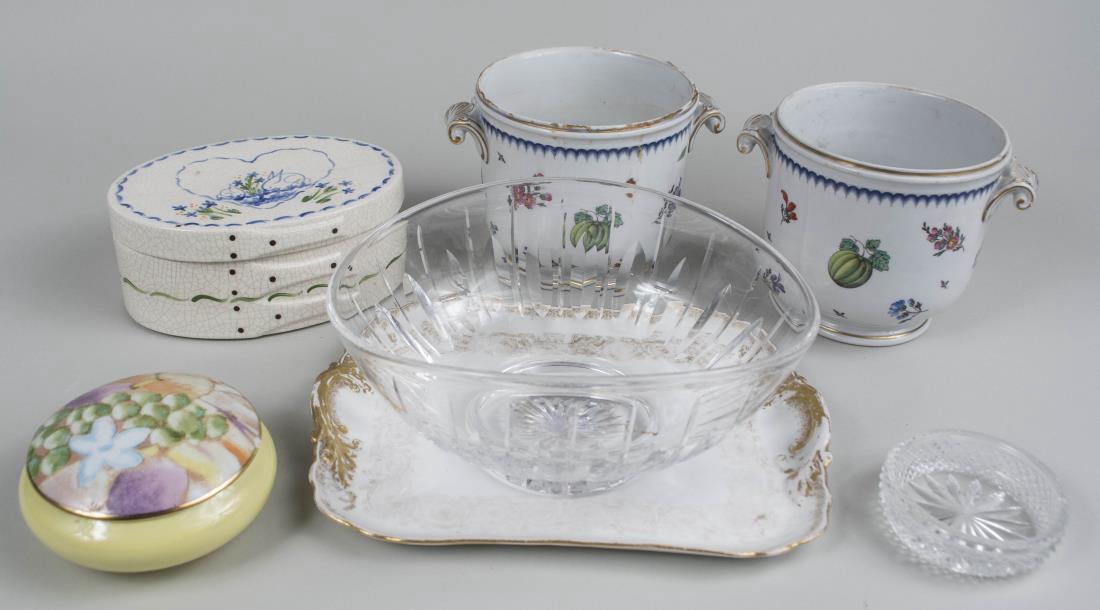 Group of Porcelain and Glass Table Decorations: Including a pair of Richard Ginori porcelain cachepots, English glass center bowl, porcelain trinket box, tray, etc. Notice to bidders: Condition reports and additional photographs are provided by req
