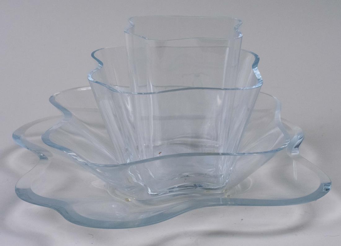 Set of Four Alvar Aalto Glass Dishes: Set of four graduated dishes. Larger tray, diameter 16 inches. Notice to bidders: Condition reports and additional photographs are provided by request as a courtesy to our clients, as such any conditi
