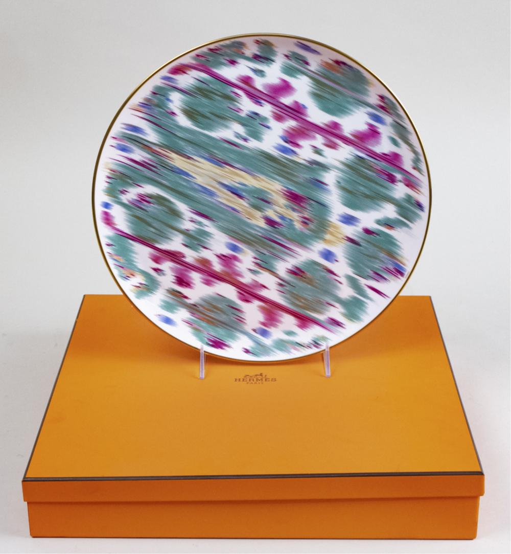 Hermes Charger Plate: Voyage en Ikat - Green pattern, in original box. Diameter 12 3/4 inches. Notice to bidders: Due to the nature of this particular online sale, the lots offered may not be available for detailed conditi