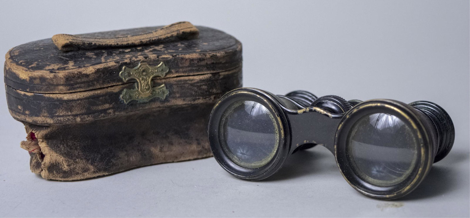 Meyrowitz Opera Glasses: In original leather storage case. Notice to bidders: Due to the nature of this particular online sale, the lots offered may not be available for detailed condition reports or additional photography. T