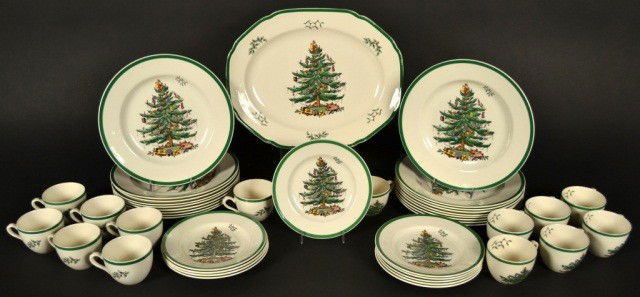 Spode Christmas Tree Partial Service: Comprising eighteen dinner plates, ten dessert plates, fourteen cups. Plate diameter 11 inches.