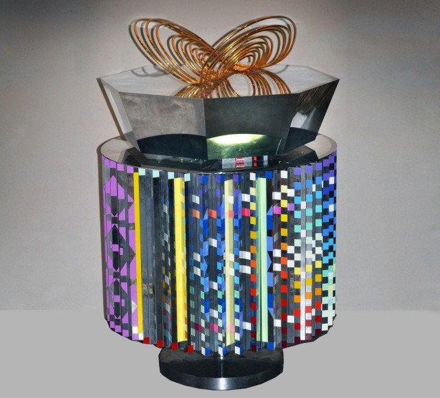 Yaacov Agam Kinetic Sculpture Table: Yaacov Agam (Isreal, 1928) "kinetic" sculpture table, "Untitled" circa 1975, electrified. Height (without bronze puzzle) 31 1/2 inches. Diameter 25 inches.