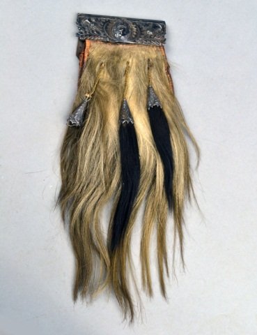 Horsehair Sporran: Thistle and armor repousse decoration on the clasp.