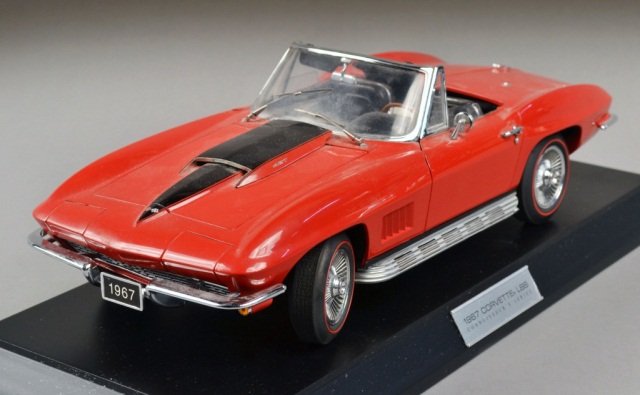 Franklin Mint 1:12 1967 Corvette L88 Stingray: Connoisseur Series, with accessories and display stand, with original packaging.