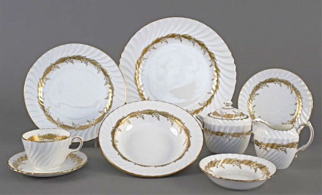 Aynsley China Service: Comprising 12 dinner plates, 12 soup bowls, 12 salad plates, 12 bread plates, 9 saucers, 12 cups, 11 desert bowls, sugar & creamer