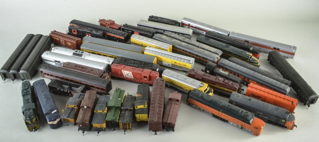 Miscellaneous Group of HO Scale Model Trains: Approximately 120 pieces, various makers, featuring examples of the Pennsylvania, Reading, New Haven, New York Central, Long Island, Baltimore & Ohio, Santa Fe, Rio Grande, etc. lines, including locom