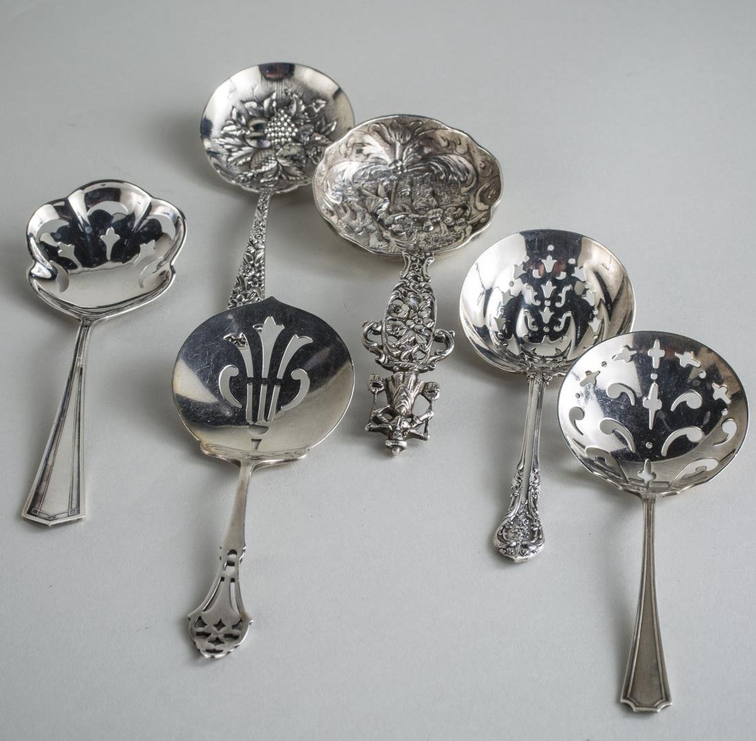 Group of American Sterling Silver Serving Articles: Various makers and patterns. Total 150 grams.