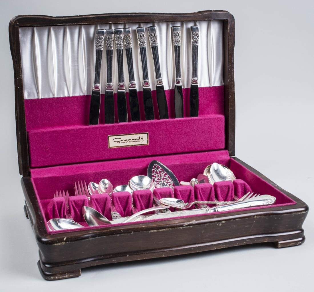 Set of Oneida Community Silver Plated Flatware: Coronation pattern, comprising sixteen teaspoons, eight soup spoons, eight iced tea spoons, seven salad forks, seven dinner forks, eight knives, and eight assorted serving pieces, In fitted box; toget