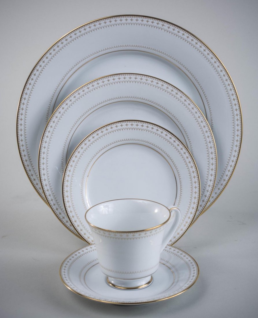 Noritake Barrington Porcelain Dinner Service: Comprising twelve dinner plates, twelve salad plates, twelve bread plates, twelve fruit bowls, twelve coupe soup bowls, twelve cups, eleven saucers, two oval vegetable serving bowls, two oval serving 
