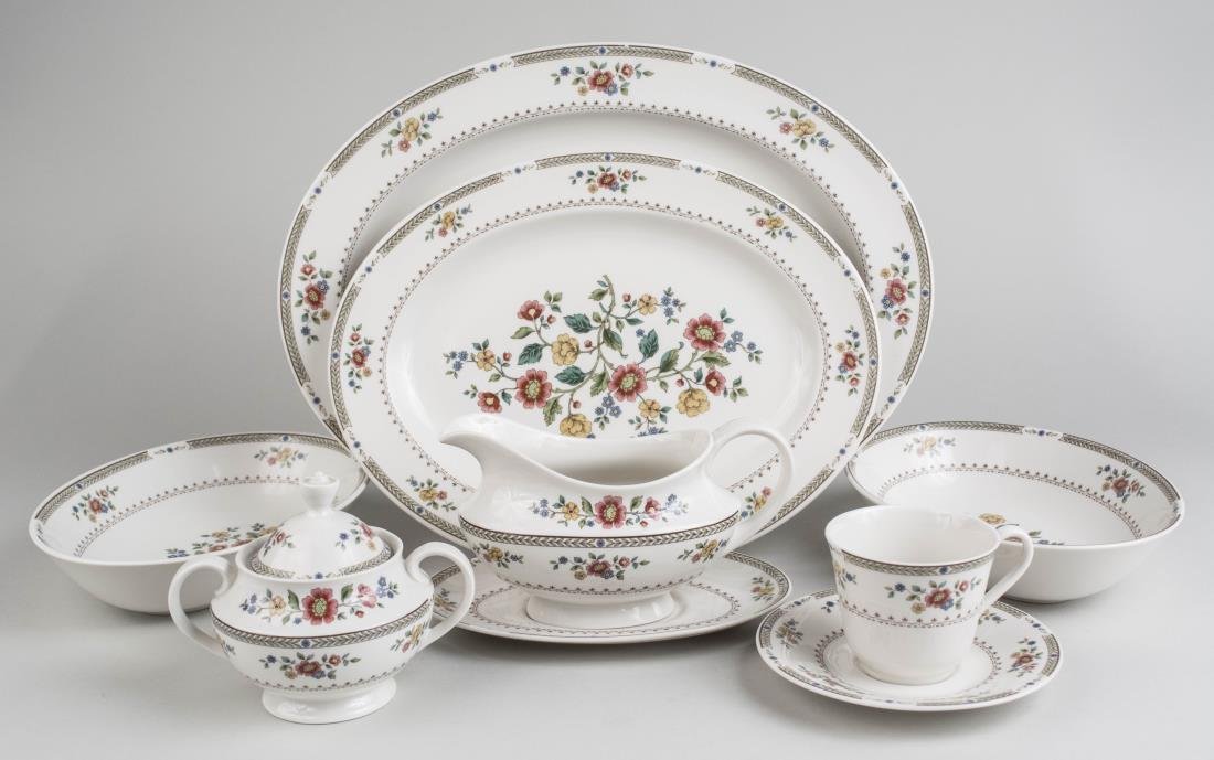 Royal Doulton Porcelain Dinner Service (1 of 2)