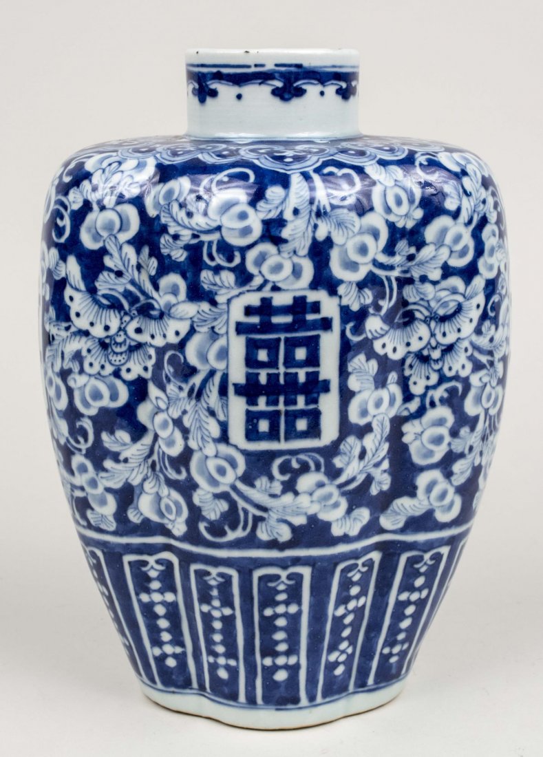 Chinese Porcelain Vase (1 of 2)